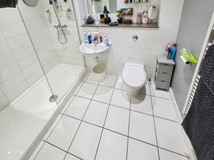 Shower room- click for photo gallery